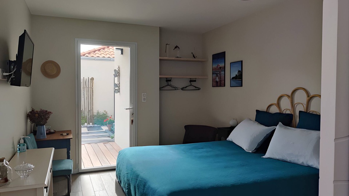 Pornic Bed & Breakfast | 'Embruns' Guest Rooms with Private Terrace, Private Garden and Wi-Fi