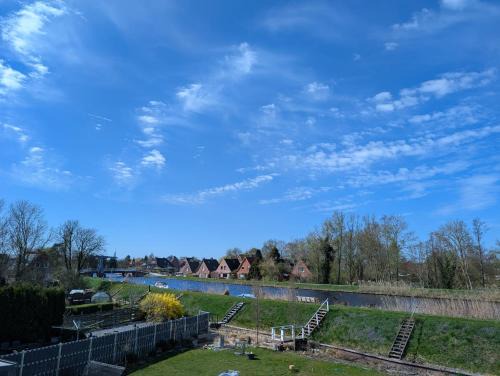 Wolthusen Apartment | Emden - Ferienwohnung mit Kanal-Blick
