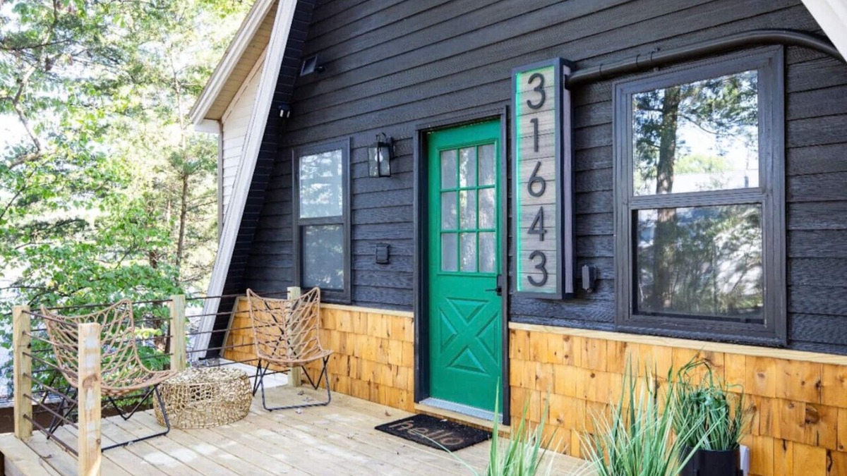 Gravois Mills House | Emerald A Lakefront and Hot Tub