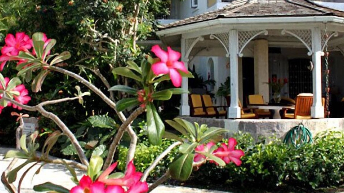 Gibbs Bay Villa | Emerald Beach 1 - Villa Solandra | Beach Front - Located in Exquisite Gibbs Bay with Private Chef Services