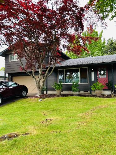 Eugene Apartment | Emerald City 3 Bedroom 1 bath Home