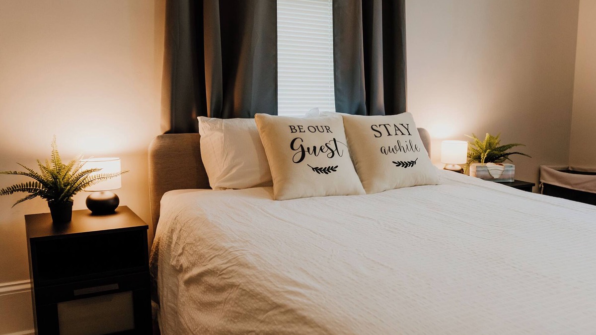 Greenwood House | Emerald City Bnb - Cozy Bungalow Mins to Lander University & Self Regional