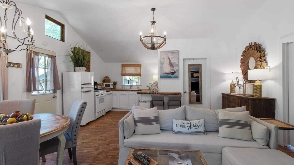 Shreveport Cabin | Emerald Cottage on Emerald Isle - Lake front with Kayaks! Emerald Isle Cabins, Shreveport, La