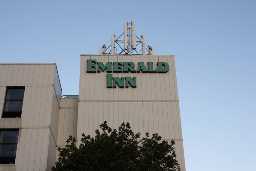 Maplewood Hotel | Emerald Inn