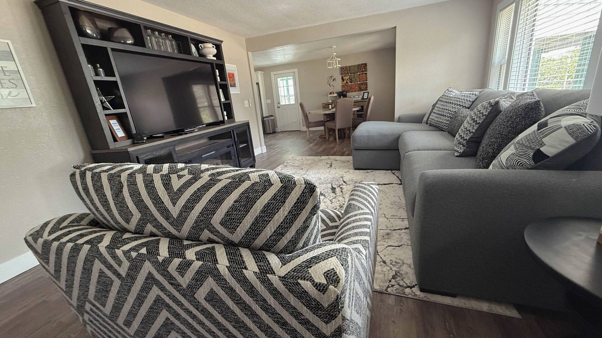 St. Robert House | Emerald & Ivory Cottage
