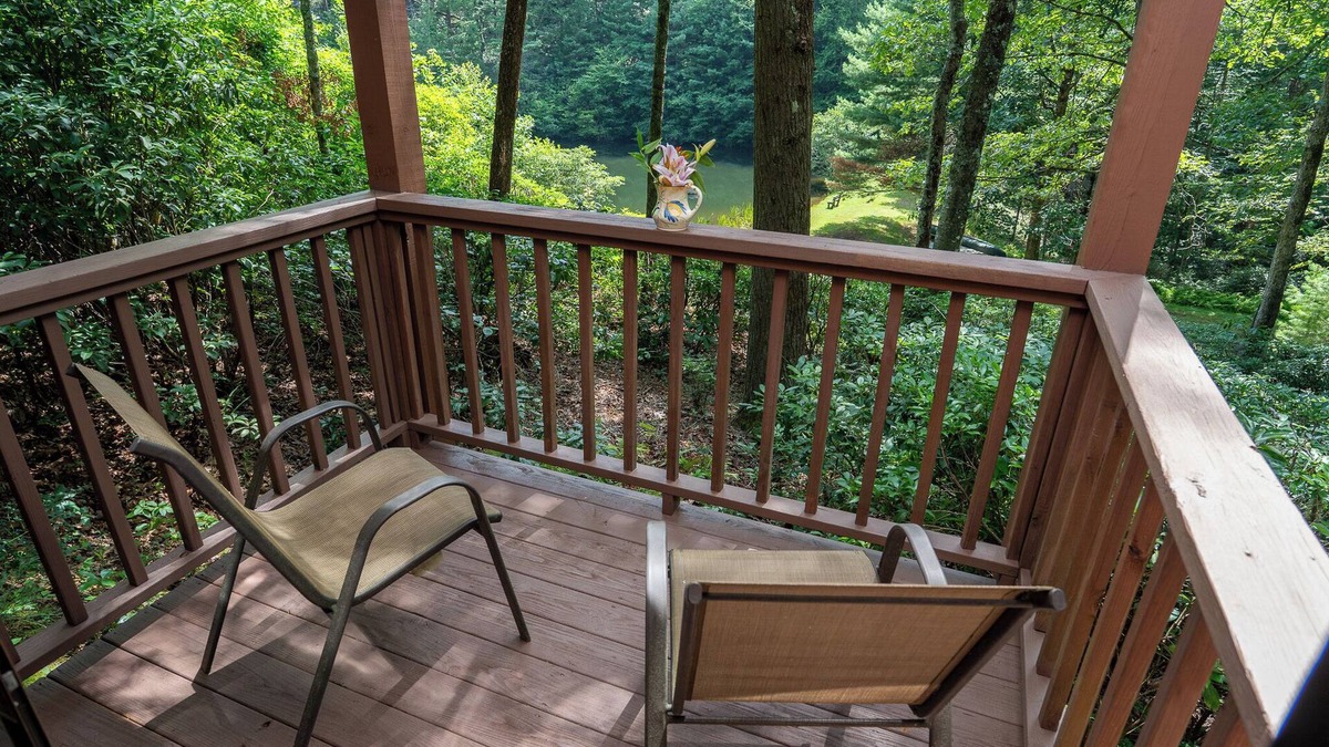 Cedar Mountain Cabin | Emerald Lake Cabin- Lakefront - Hikes - MTB Trails - Couples