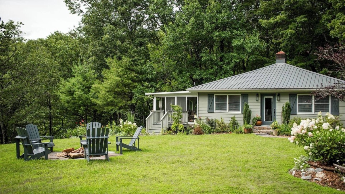 Cedar Mountain House | Emerald Lake Cottage - Families - Fishing - Biking