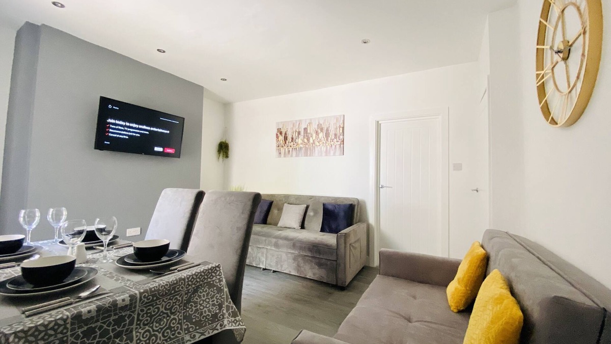 Castle House | Emerald Living, Swansea (Central)