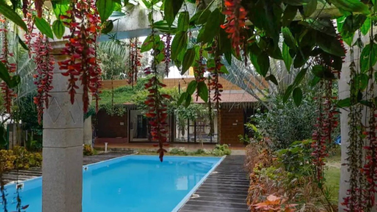 Devanahalli House | Emerald Pool Villa By Jaden