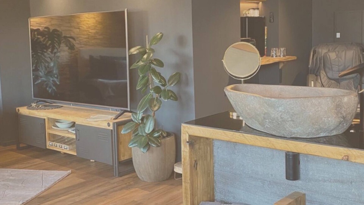 Burgaltendorf Apartment | Emerald Suite with whirlpool, sauna and massage chair