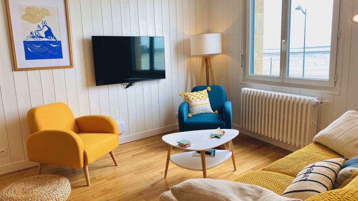 Cancale Apartment | Emeraude Appart. 100% renovated, front row seat to Mont St-Michel Bay