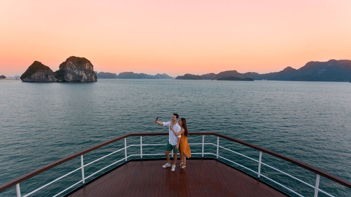 Ha Long Boat Rental | Emeraude Classic Cruises