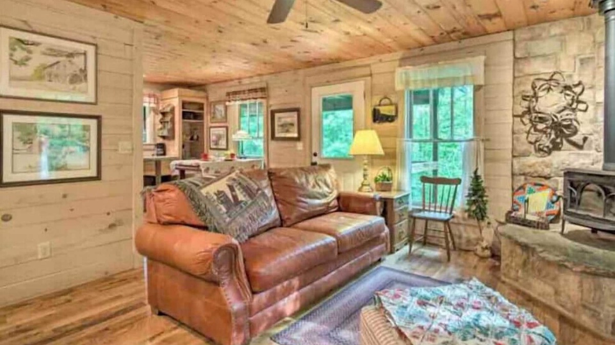 Chatsworth Cabin | Emerson's Cabin at Dennis Mill