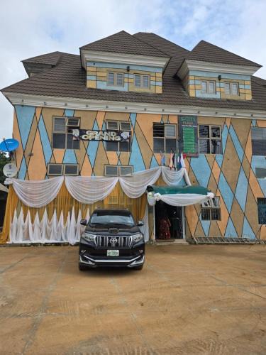 Adabi Hotel | Emike Luxury Hotel & Suites