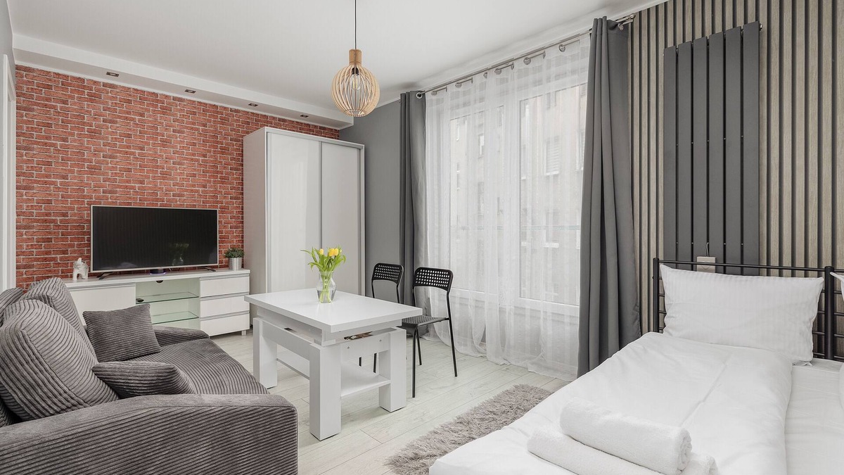 West Pomeranian Voivodeship Apartment | Emilii Plater Chic Studio