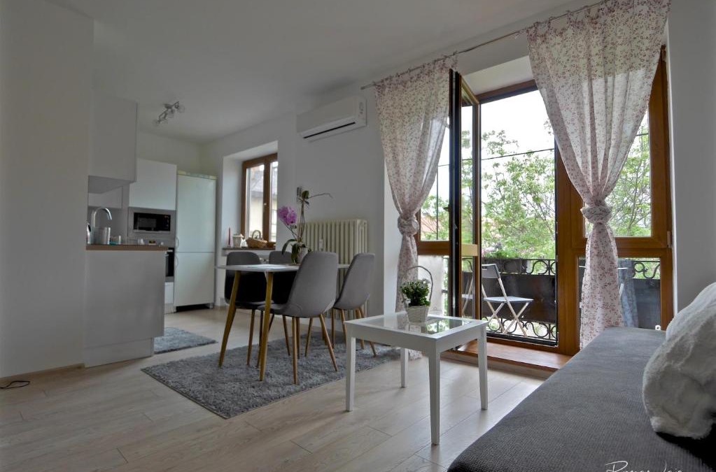 Juh Apartment | Emily Apartment