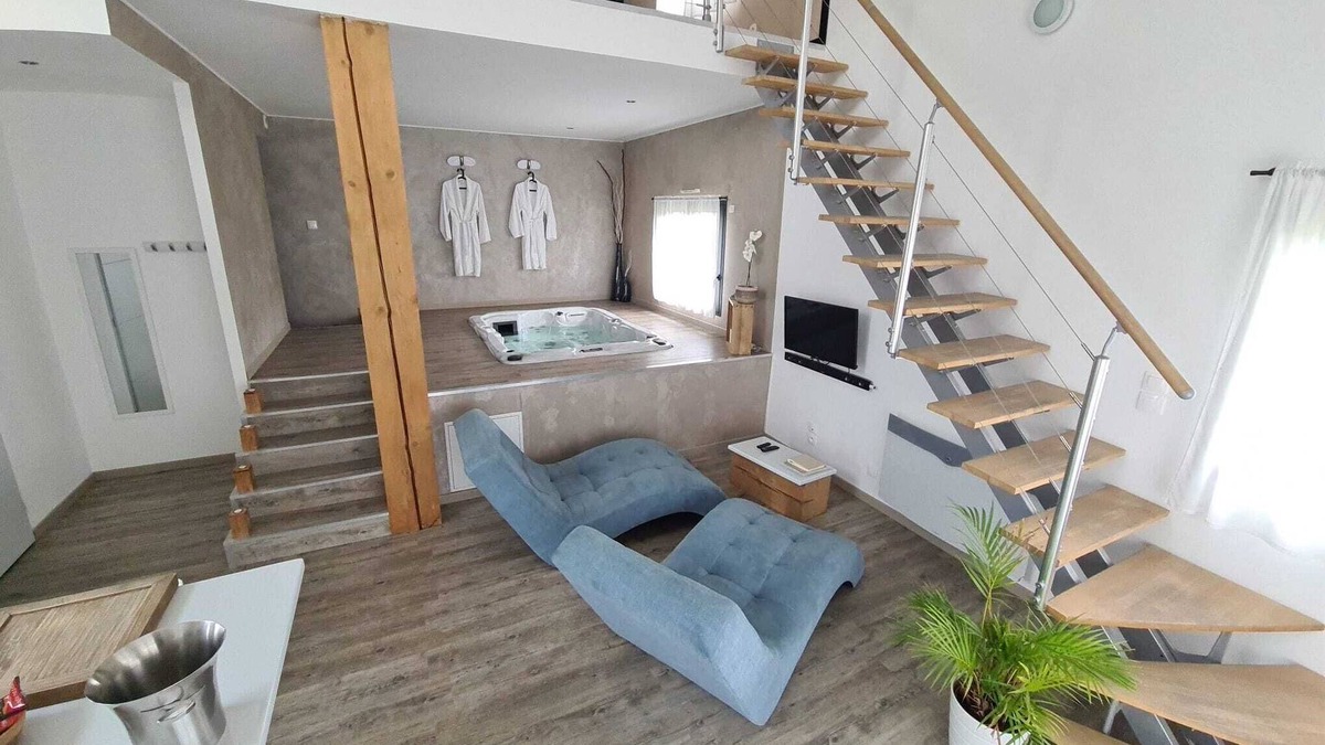 Chasseneuil-du-Poitou House | Emlavie lofts - rentals with private Spa - Futuroscope 5 mn away