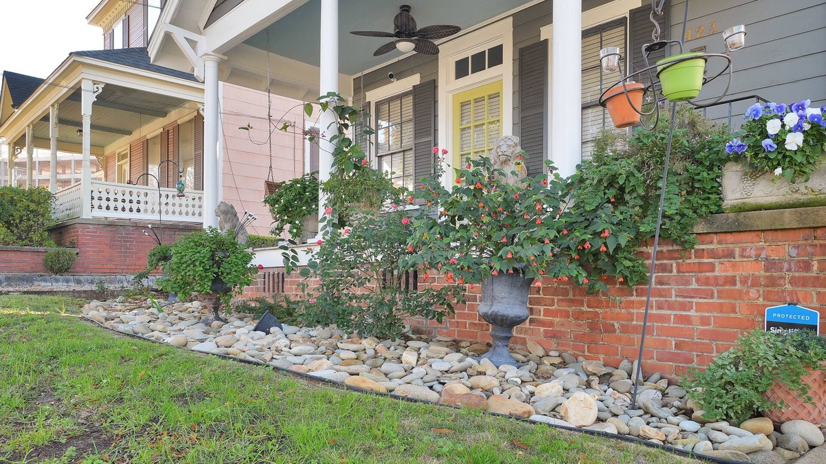 Montgomery House | Emma’s Cottage