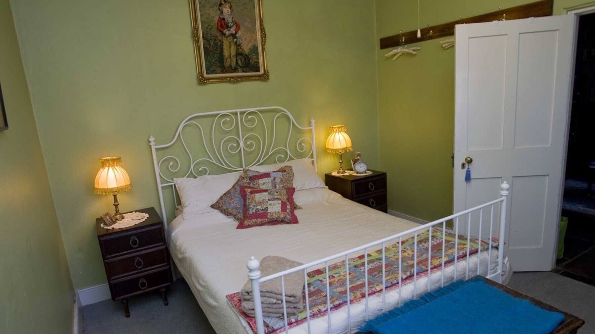 Burra Bed & Breakfast | Emma Tiver Heritage Cottage -restored Miner's Cottage - step back to circa 1856