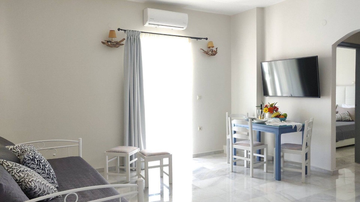 Platanes Apartment | Emorfia's Apartments - 300m to the beach