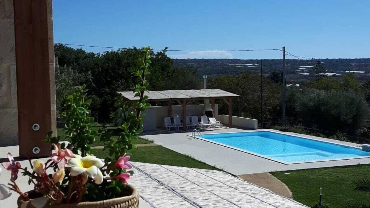 Donnalucata Villa | Emotions of Casa Barone, villa with swimming pool, sea view, suitable for large groups