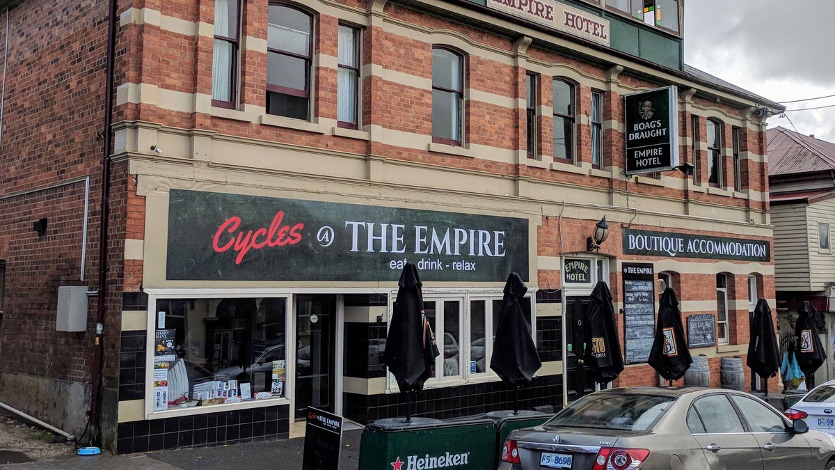 Deloraine Hotel | Empire Hotel Deloraine