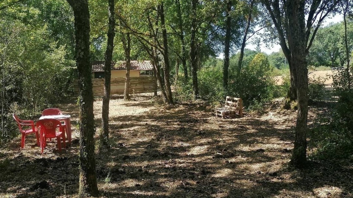 Saint-Aubin-de-Nabirat RV Rental | Emplacement Tente