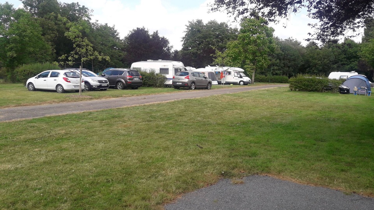Saint-Denis-du-Maine Apartment | Emplacement camping Nu