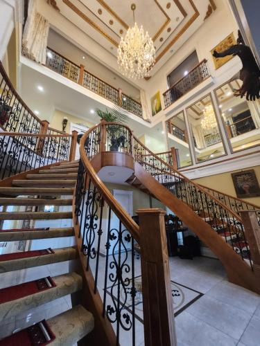 Surrey House | EMPRESS MADANI, Boutique HOTEL