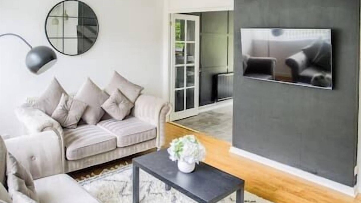 Barnt Green House | Emscote Green Modern 4 Bed Solihull House