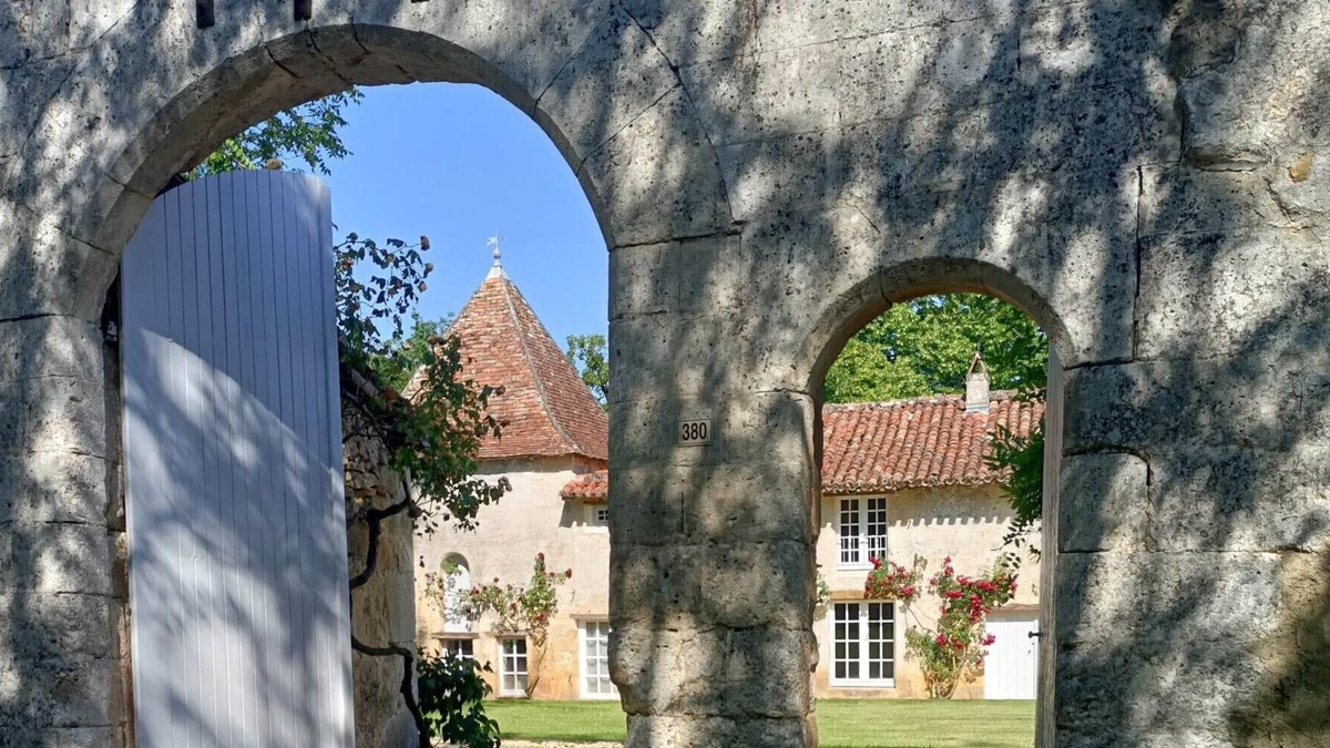 Cercles House | En Périgord Vert, Maison Familiale Rénovée , Piscine Chauffée, Parc Arboré
