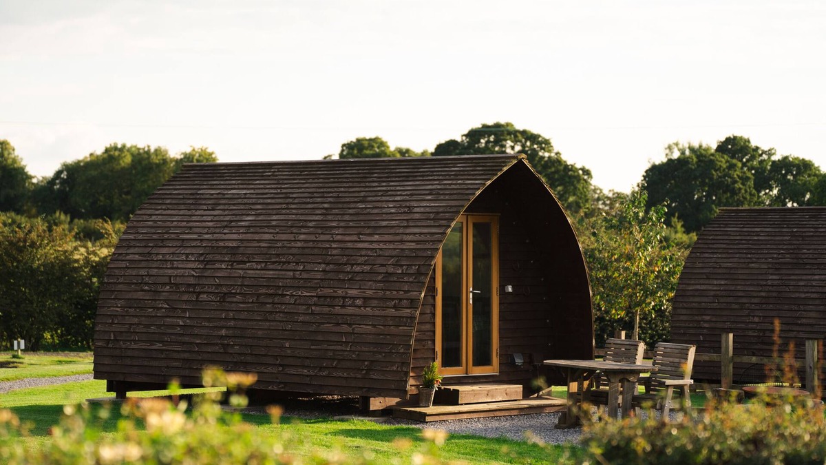 Blackburn Cabin | En-suite Wooden Cabin in Lancashire