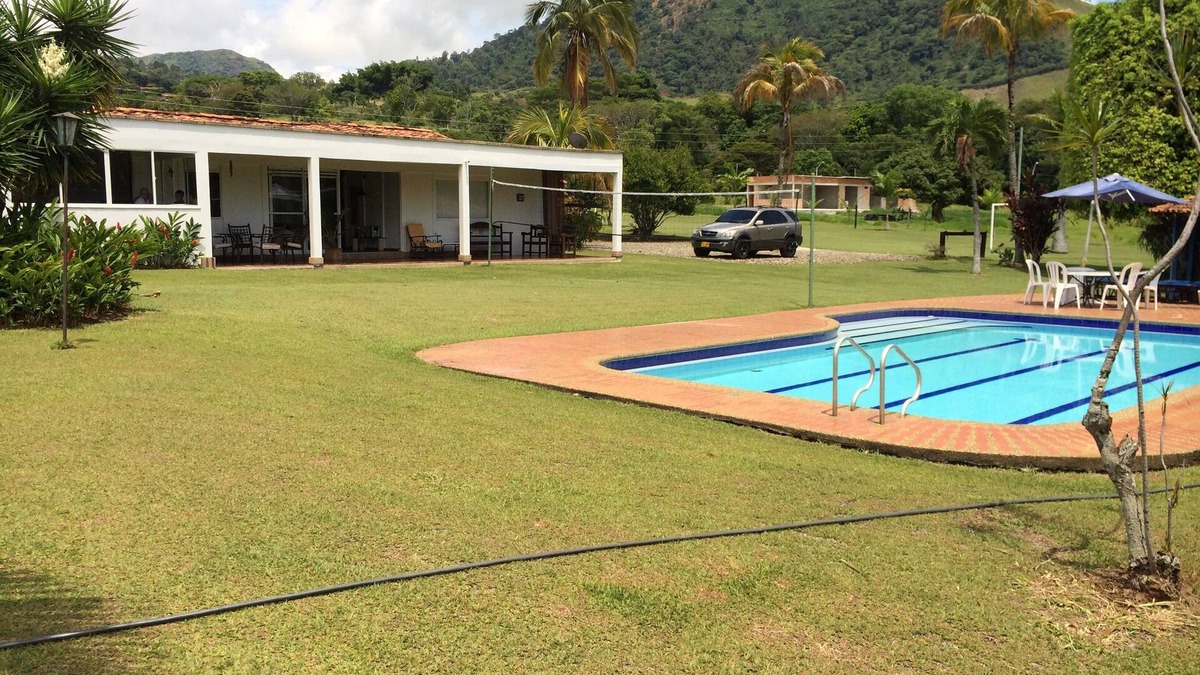 Tarso Cottage | Encantadora y Mágica Finca en Tarso Para 16 Personas