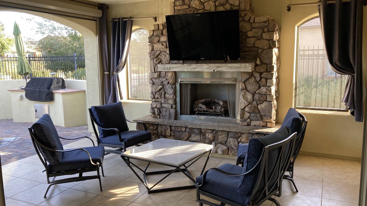 Encanterra House | Encanterra is nestled between the San Tan Mountains in a resort style community.