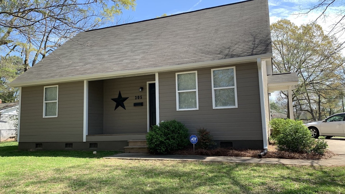 Monroe House | Encanto! A cheerful 2-bedroom first floor home.