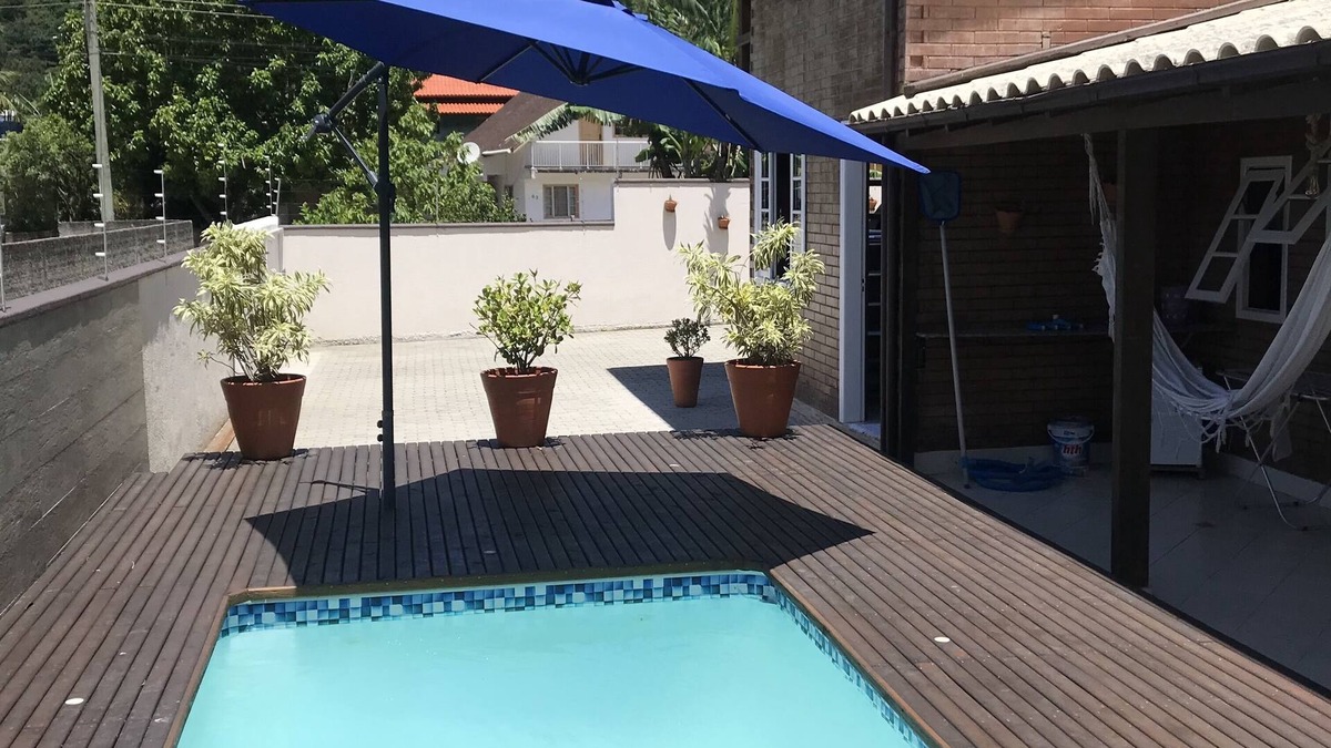 Centro House | Enceada de Brito Palhoça Spacious house with swimming pool and games room (snooker, pool)