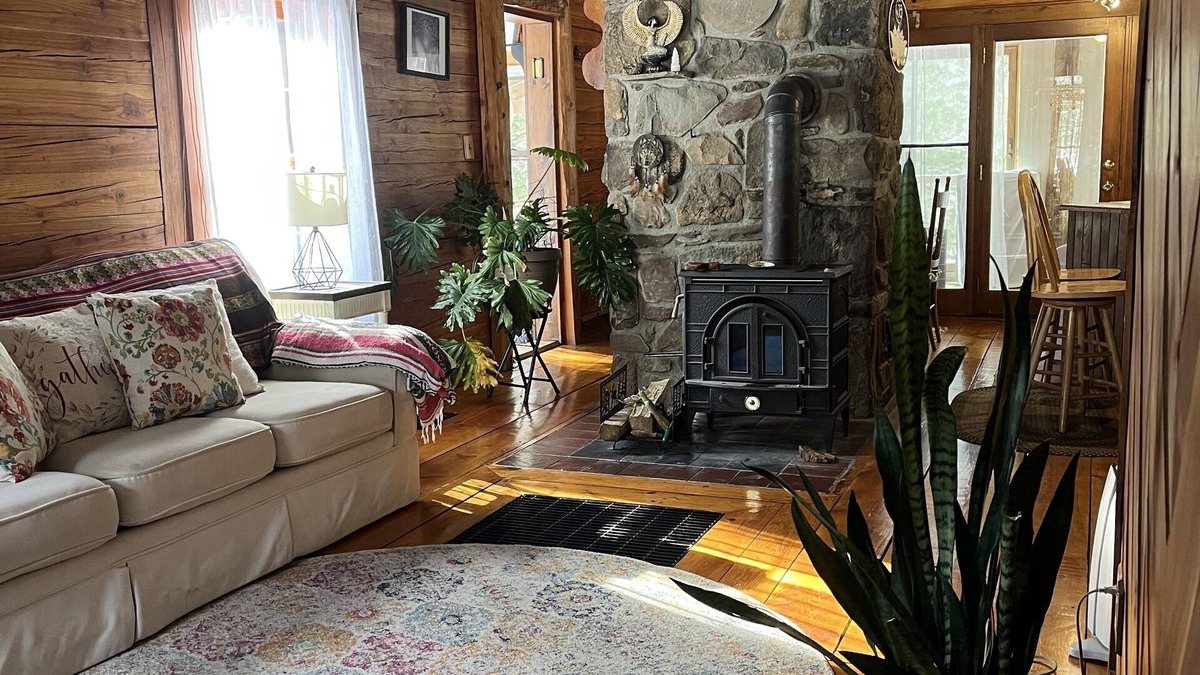 Norwich Cabin | Enchanted Cabin: Nature Retreat & Hot Tub Hideaway