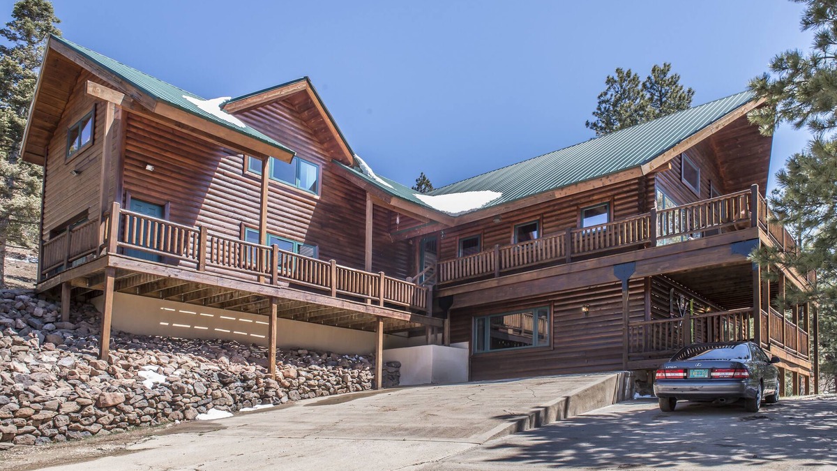 Angel Fire Cabin | ENCHANTED CIRCLE LODGE-AWESOME MOUNTAIN VIEWS WITH HOT TUB AND SAUNA!