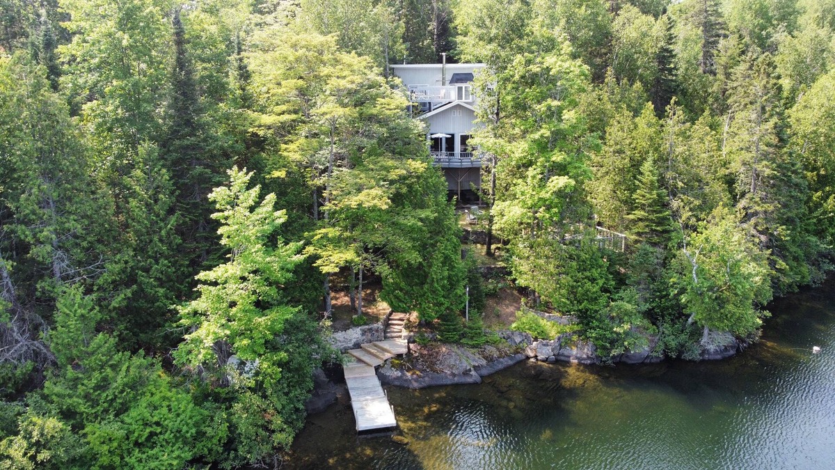 Lac-Cayamant Cottage | Enchanted Forest Retreat, King Bed Suite with Spa.