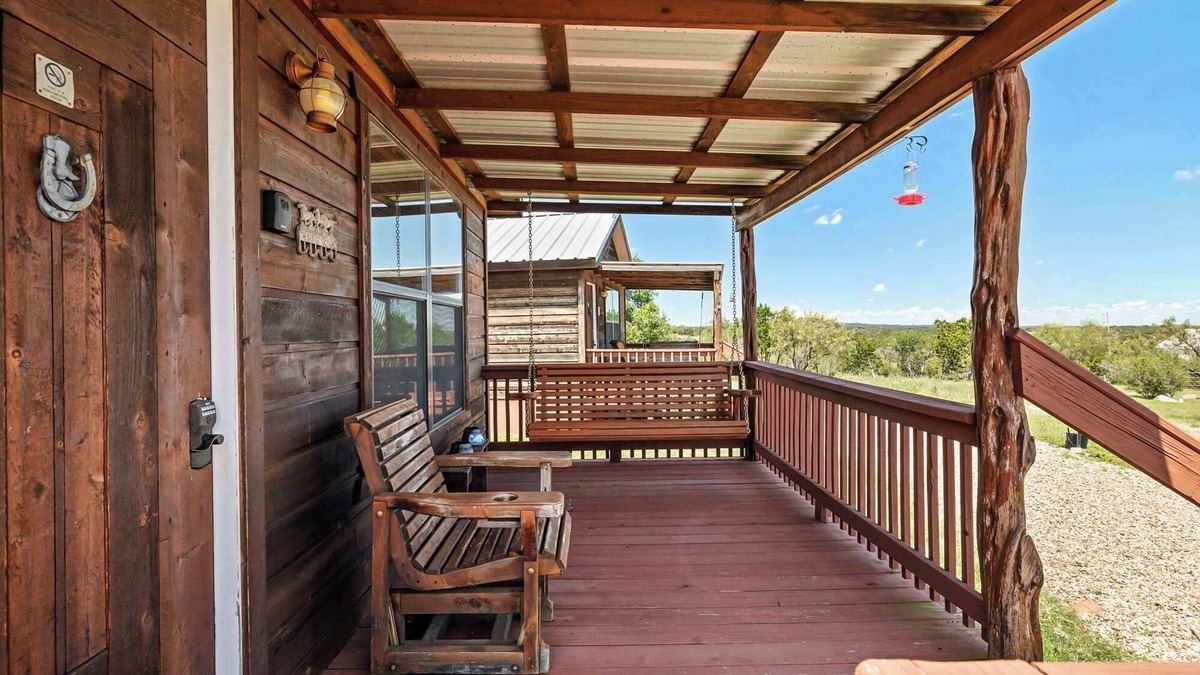 Fredericksburg Cabin | Enchanted Rockview Cabin 4 | Accessible | 2 Queens