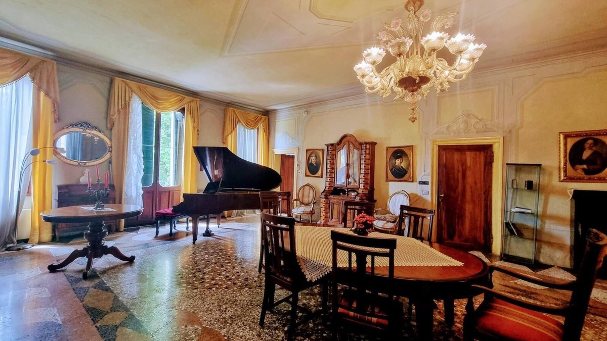Dolo Villa | Enchanting 18th century villa with private parking a few km from Venice