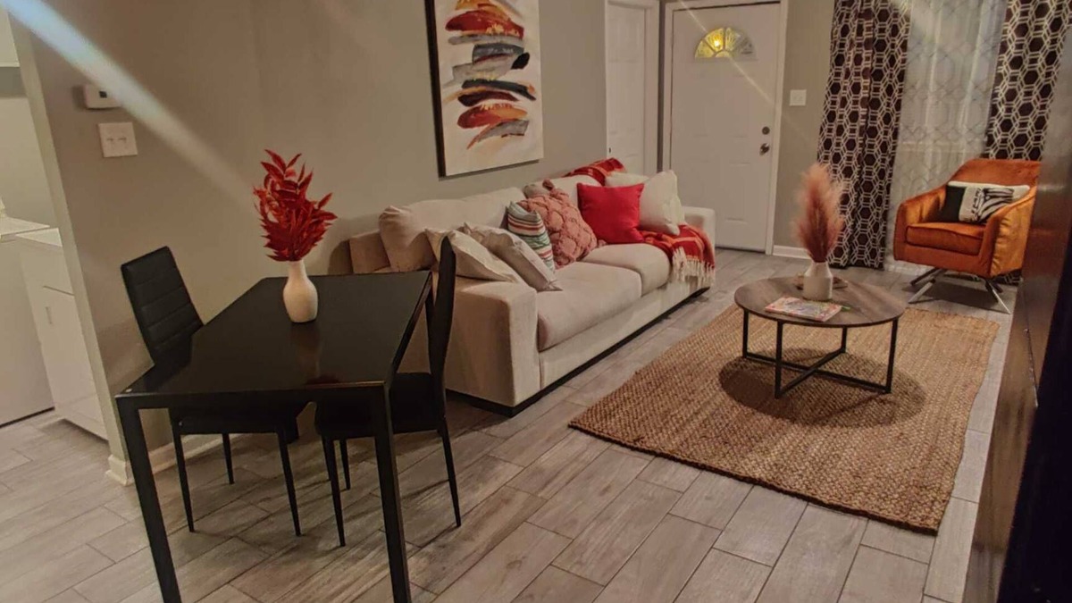 Mid City North Apartment | Enchanting 1bedroom Polish Apartment w/free WiFi& parking near most attractionsn
