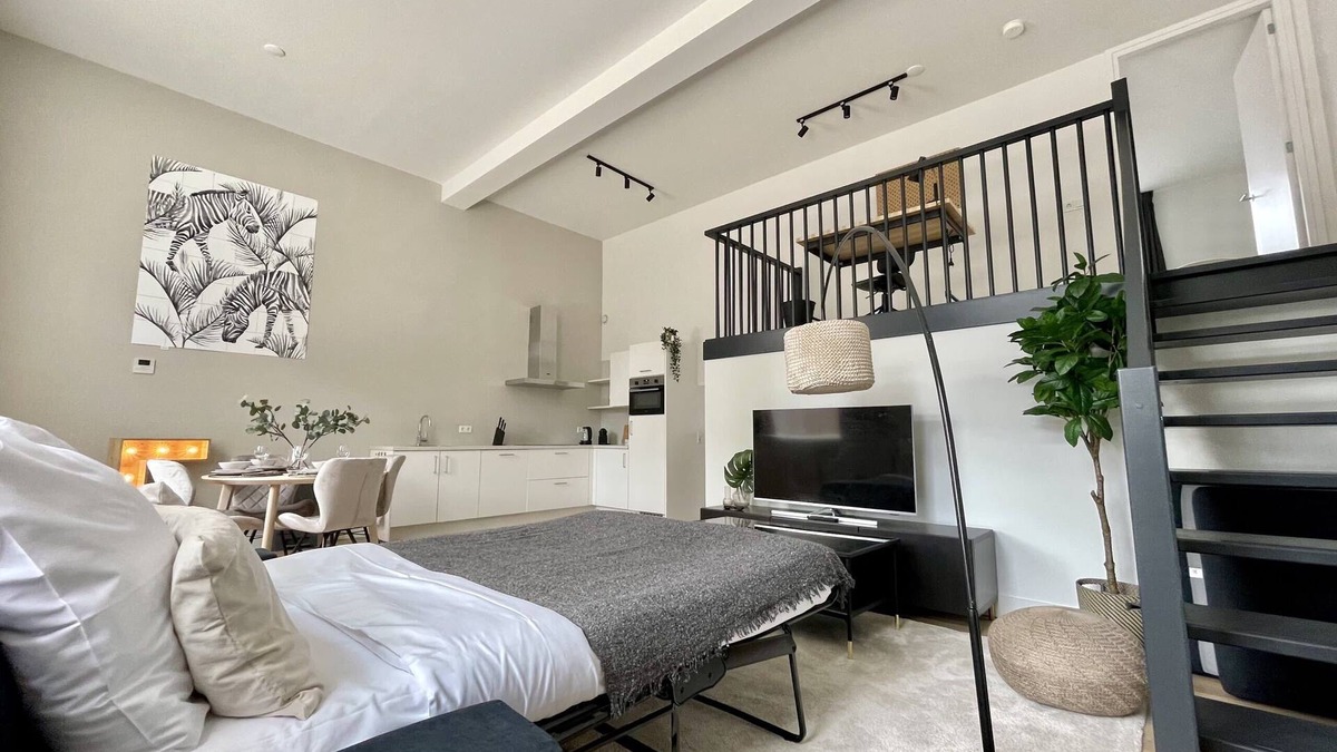 De Bilt Apartment | Enchanting 2 Bed Serviced Apartment 96m2 -ESS38E-