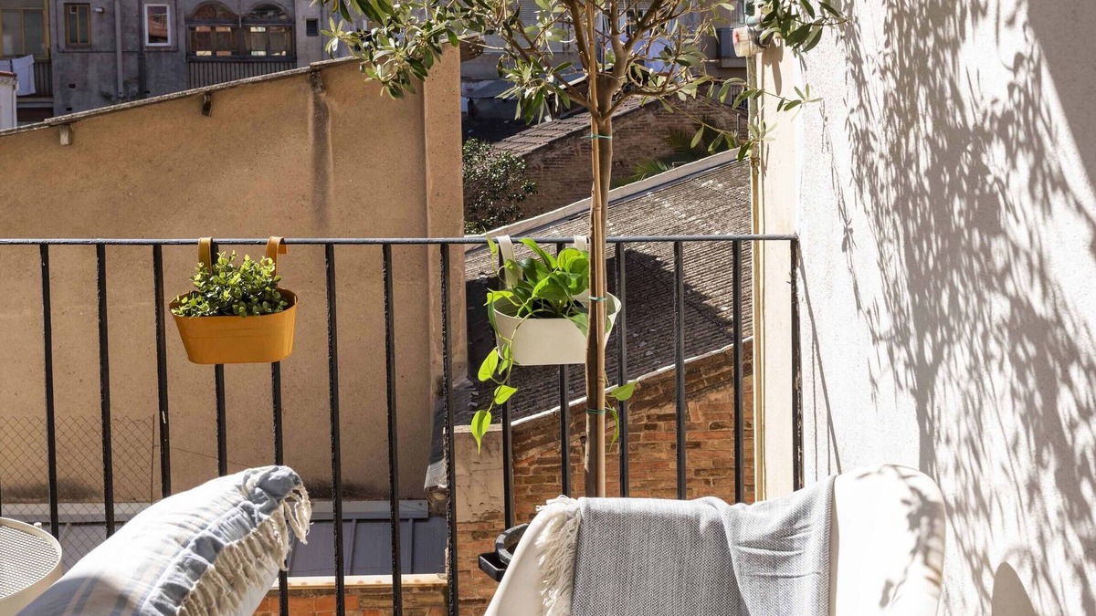 Sants Apartment | Enchanting 2 BR flat w/terrace | Plaça Espanya
