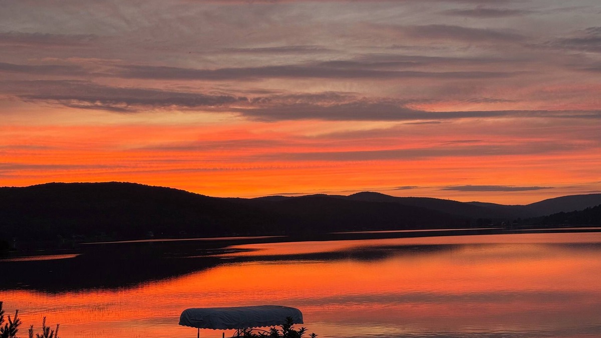 Canaan House | Enchanting 3-bedroom house in Canaan directly on Lake Wallace
