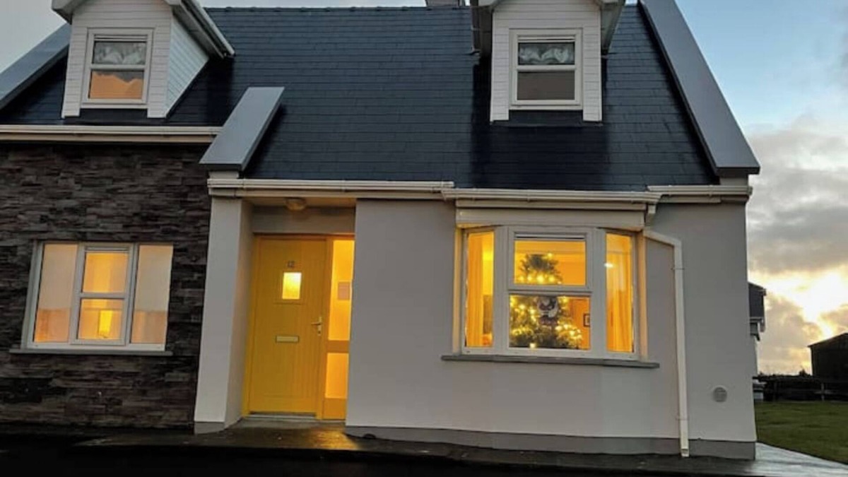 Liscannor House | Enchanting 3-bedroom house with WiFi in Liscannor, perfect base for exploringn