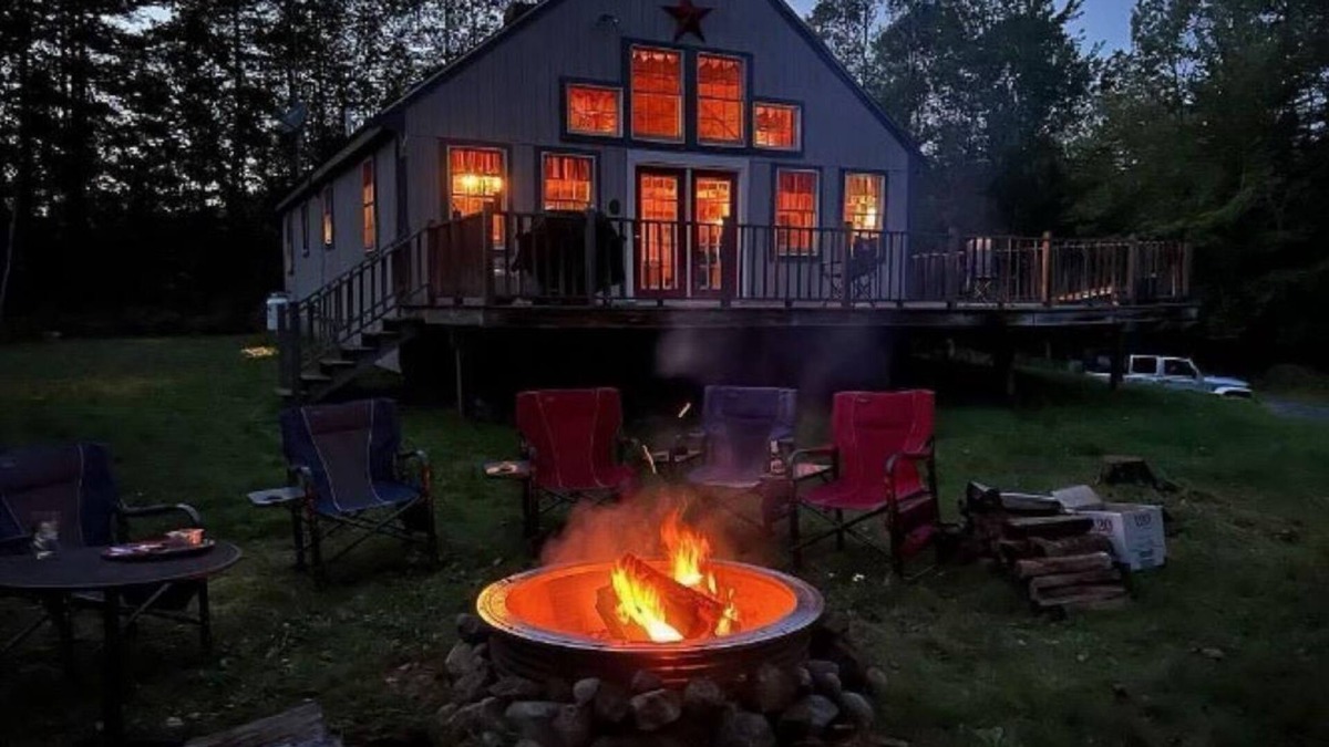 Sunday River Area Ski Chalet | Enchanting 4-bedroom chalet with WiFi in Andover