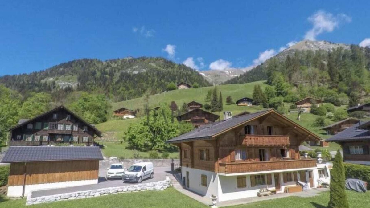 Chateau-d'Oex Ski Chalet | Enchanting 4BR Chalet Nestled in the Heart of a Pristine Apine Landscape
