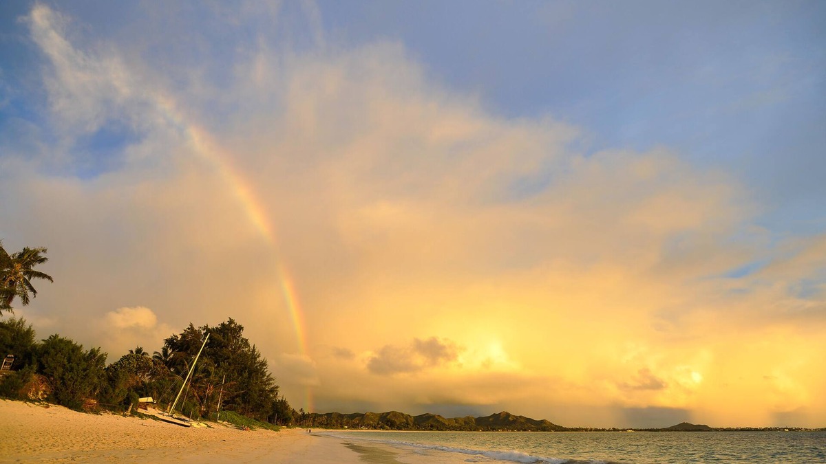 Kailua Apartment | Enchanting Beach Bungalow with Private Garden