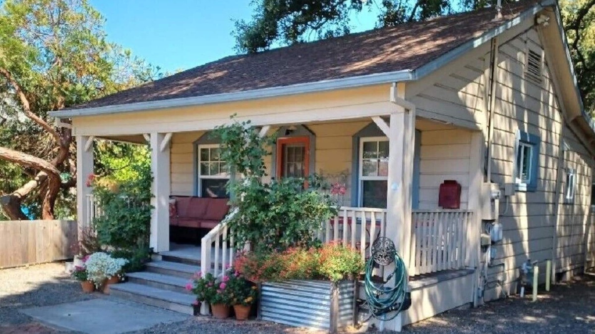 Burbank Gardens Neighborhood Association Cottage | Enchanting Bohemian Cottage for Two,enjoy the cool patio under ancient oaks